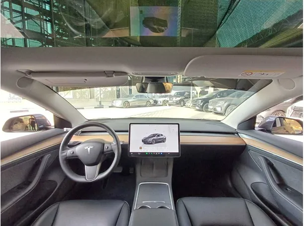 Car image 17