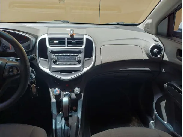 Car image 16