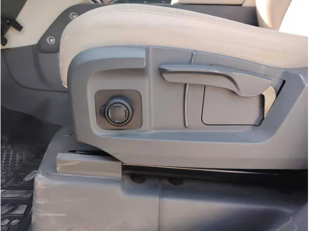 Car image 27