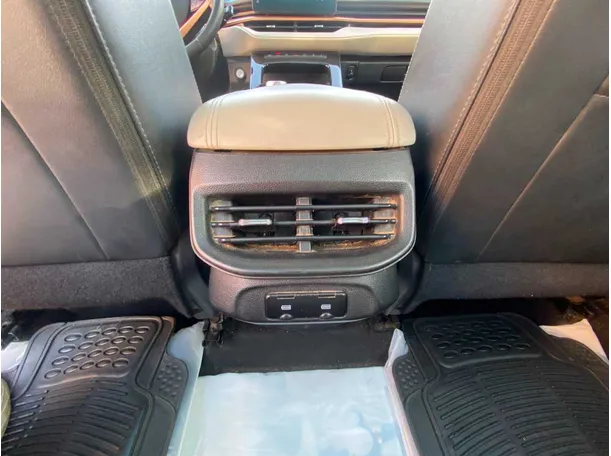 Car image 26