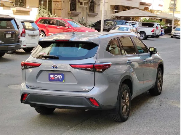 Car image 5