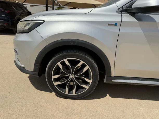 Car image 9