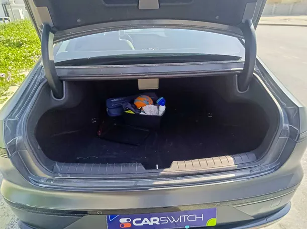 Car image 32