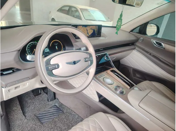 Car image 13