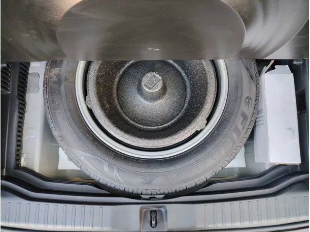 Car image 36