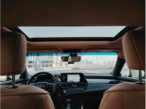Car image 18