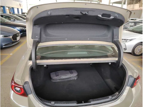 Car image 29