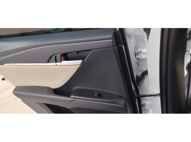 Car image 27