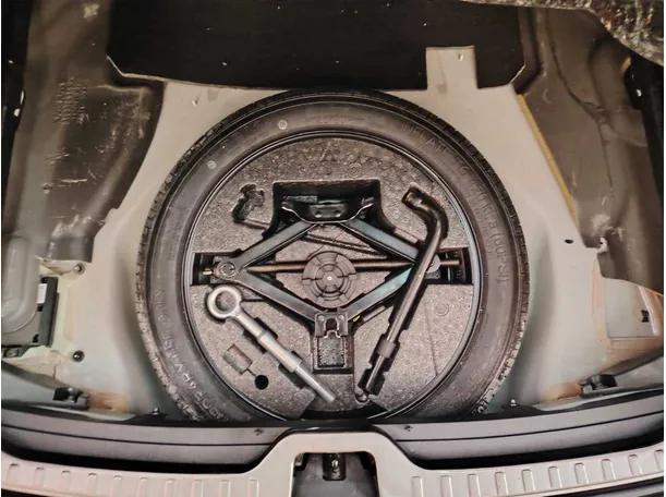 Car image 36