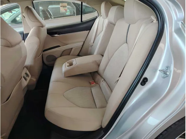 Car image 18