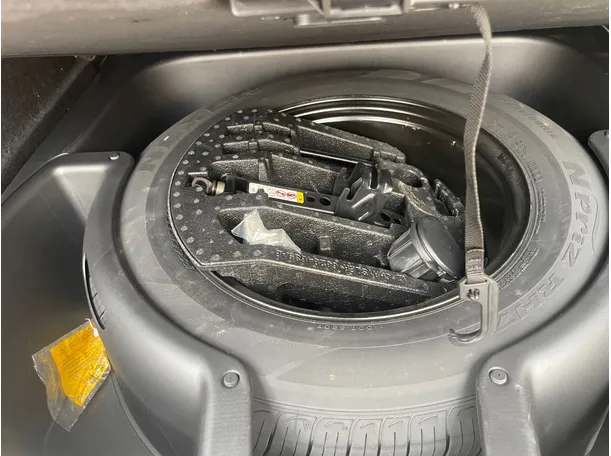 Car image 25