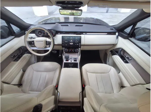 Car image 14