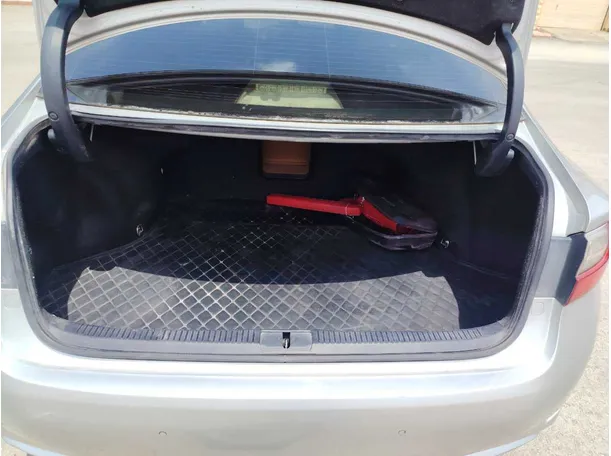 Car image 26