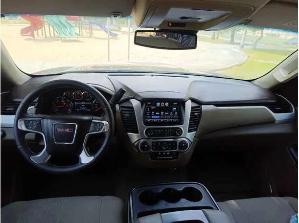 Car image 18