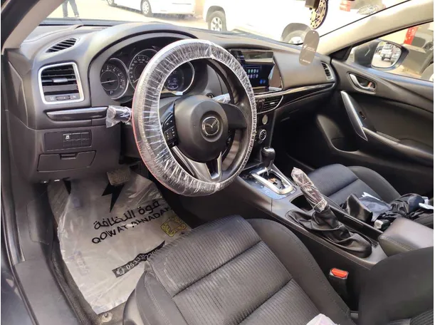 Car image 12
