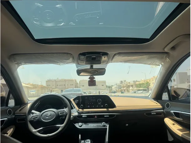 Car image 14