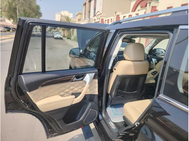 Car image 16