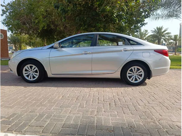 Car image 8