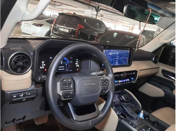 Car image 11