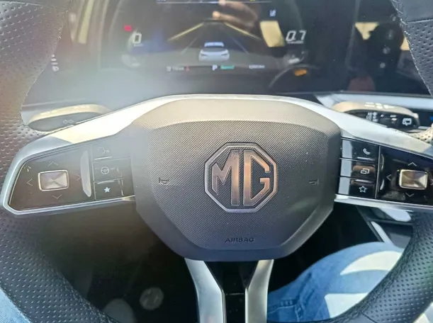 Car image 25