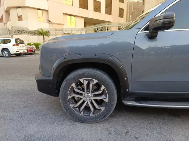 Car image 9