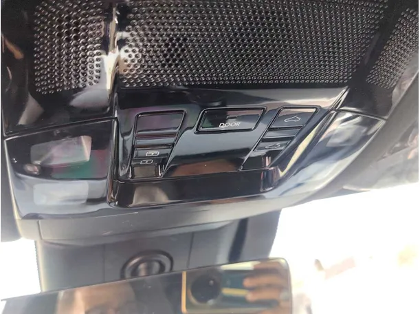 Car image 28