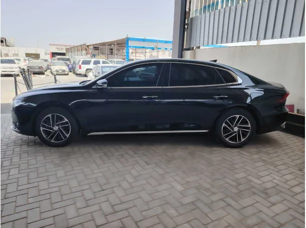 Car image 8
