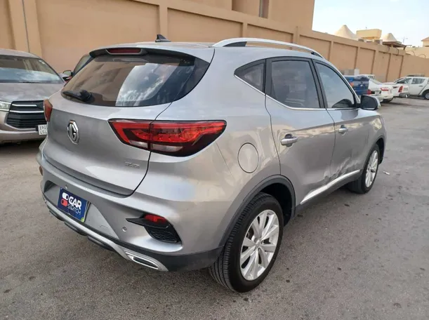 Car image 5