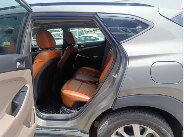 Car image 17