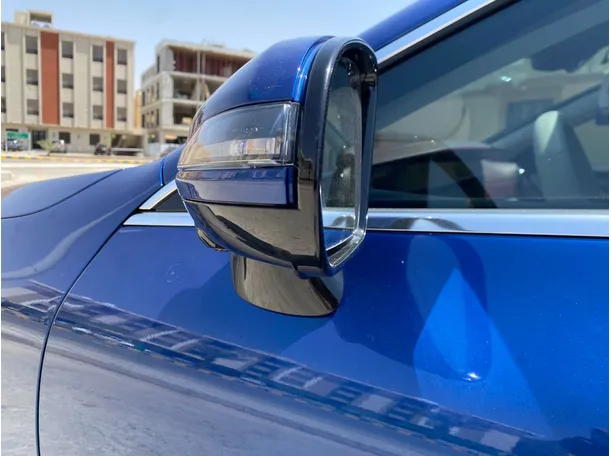 Car image 26
