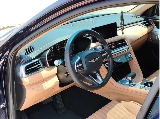 Car image 13