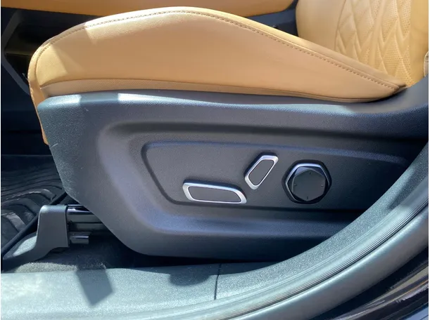 Car image 28