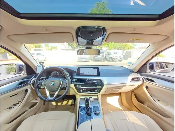 Car image 17