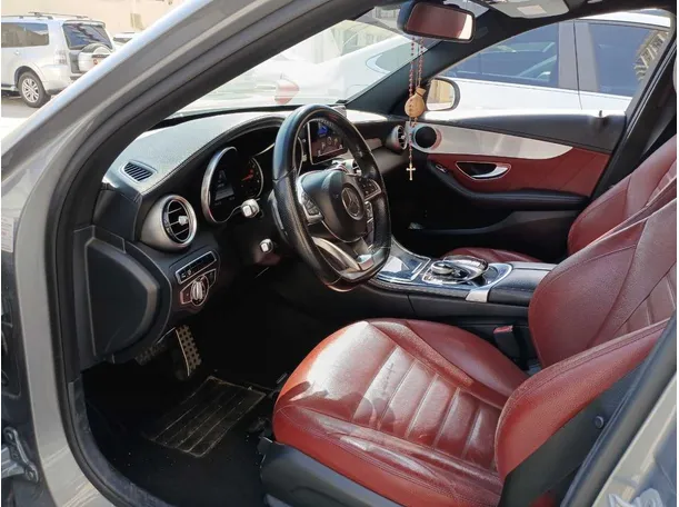 Car image 11