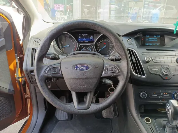 Car image 13