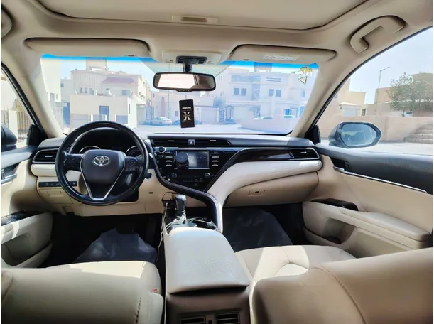 Car image 18
