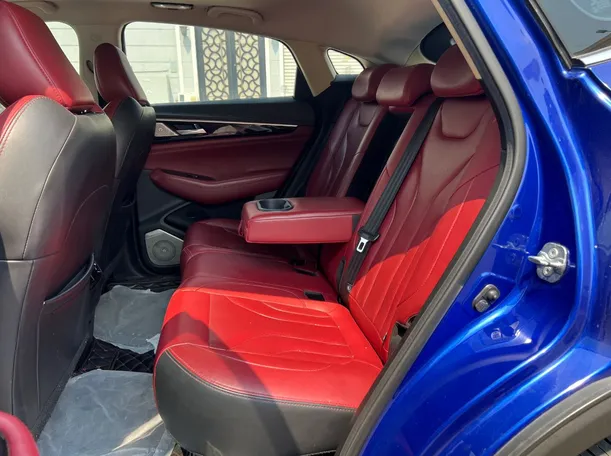 Car image 14