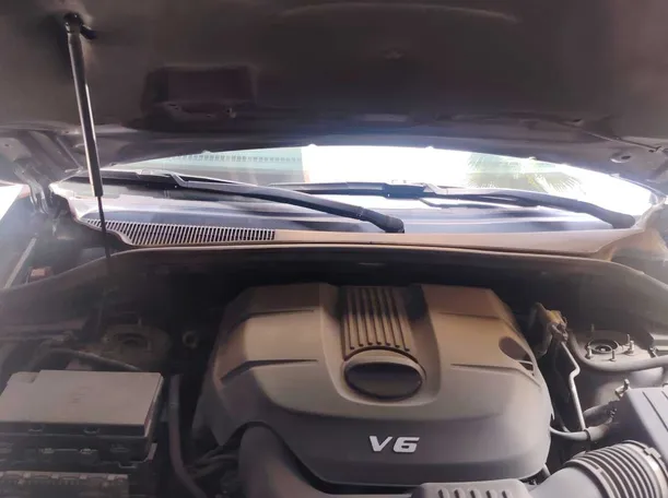 Car image 30