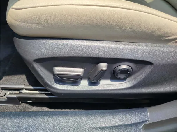 Car image 37