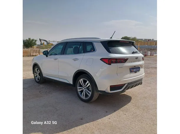 Car image 7