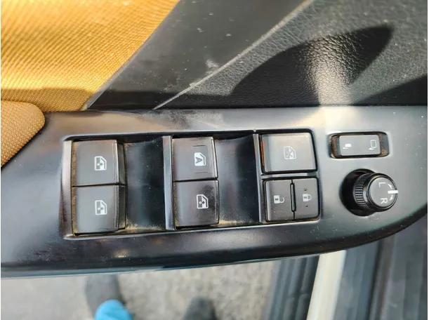 Car image 38