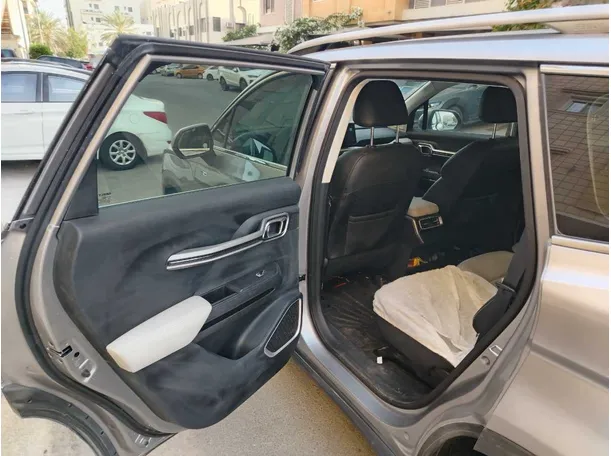 Car image 15