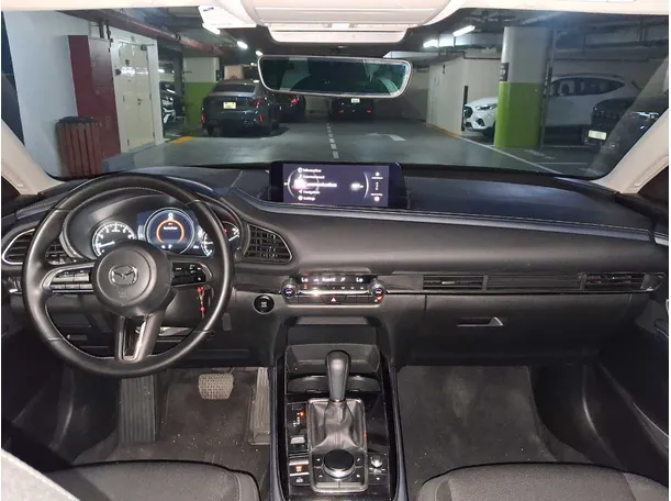 Car image 14