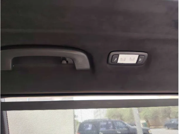 Car image 37