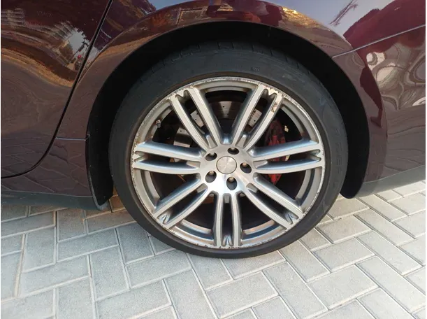 Car image 9