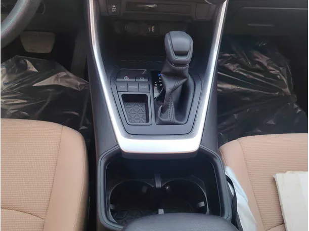 Car image 18