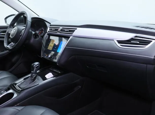 Car image 10