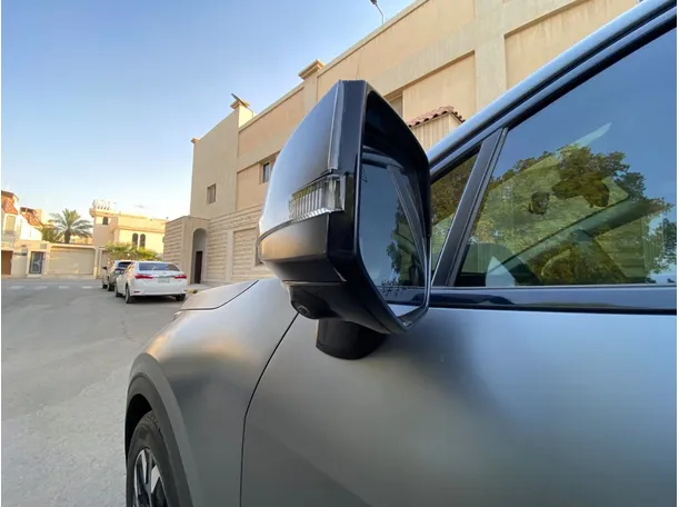 Car image 24