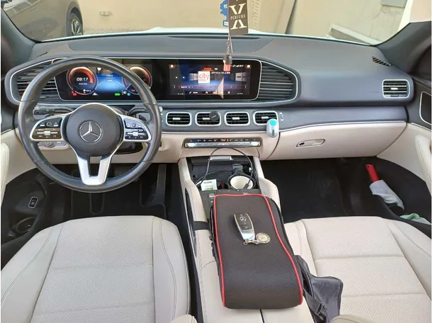 Car image 16