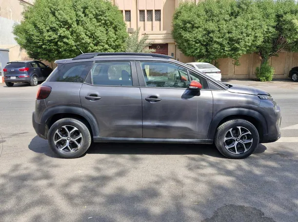 Car image 4